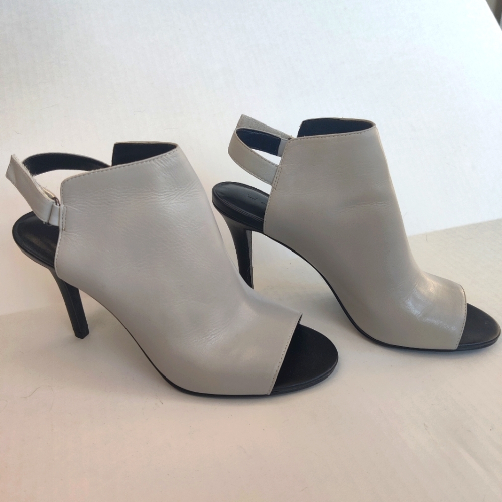 H by Halston "Ivy" Leather Peep Toe Heels – Size 8.5M – Light Grey/Black – NWOT